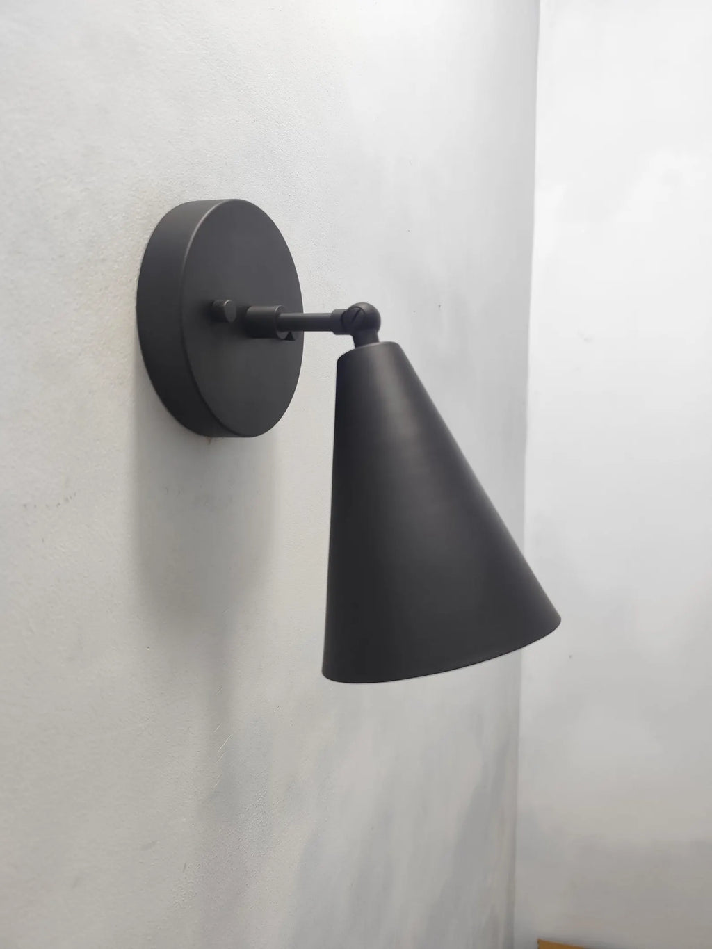 1950's Mid Century 1 Light brass Wall Sconce Light | Wall Sconces Lamp | Modern Brass Italian Wall Scone | Cone Wall Sconce Light