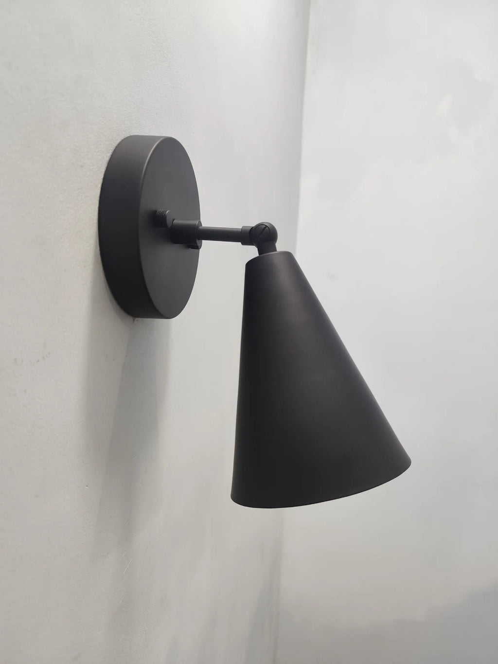 1950's Mid Century 1 Light brass Wall Sconce Light | Wall Sconces Lamp | Modern Brass Italian Wall Scone | Cone Wall Sconce Light