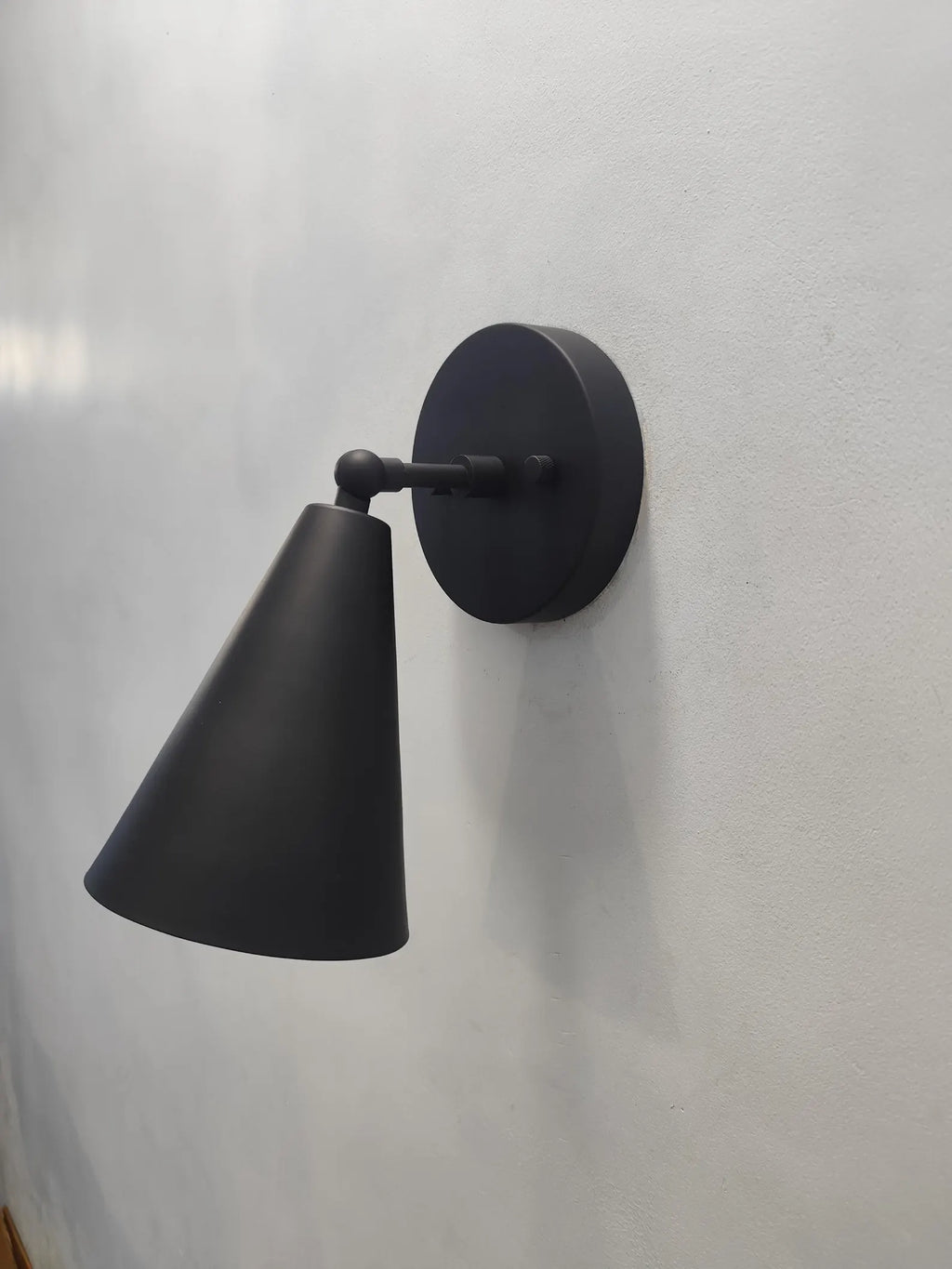 1950's Mid Century 1 Light brass Wall Sconce Light | Wall Sconces Lamp | Modern Brass Italian Wall Scone | Cone Wall Sconce Light