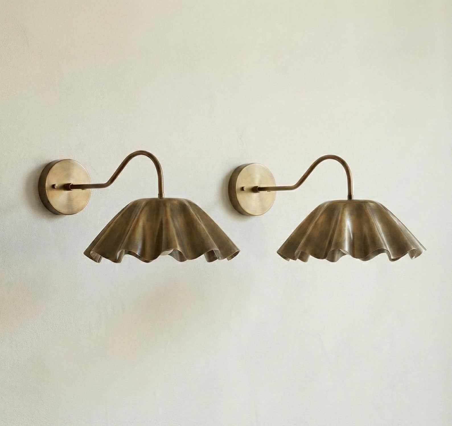 Vintage Brass Ruffle Shade Wall Sconce – Mid Century Modern Scalloped Lamp Fixture