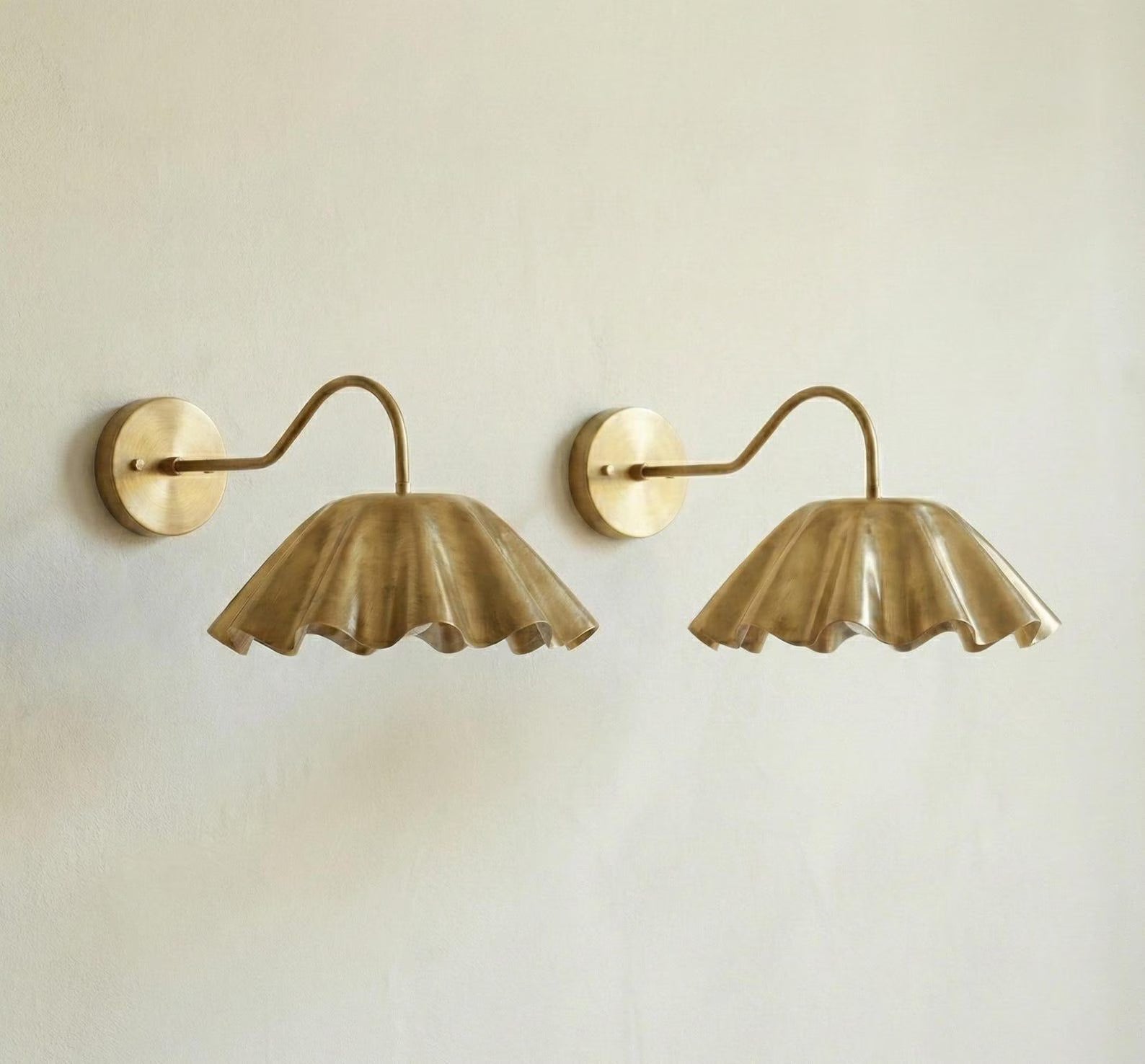 Vintage Brass Ruffle Shade Wall Sconce – Mid Century Modern Scalloped Lamp Fixture