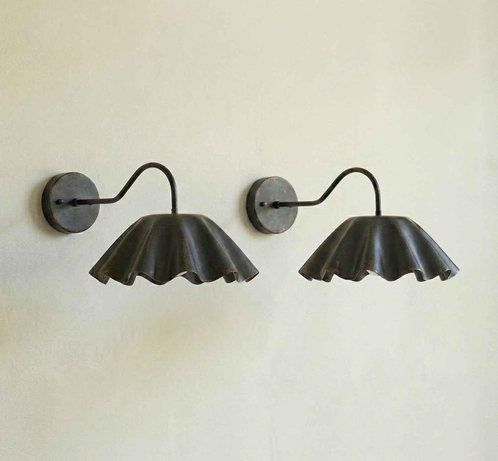 Vintage Brass Ruffle Shade Wall Sconce – Mid Century Modern Scalloped Lamp Fixture